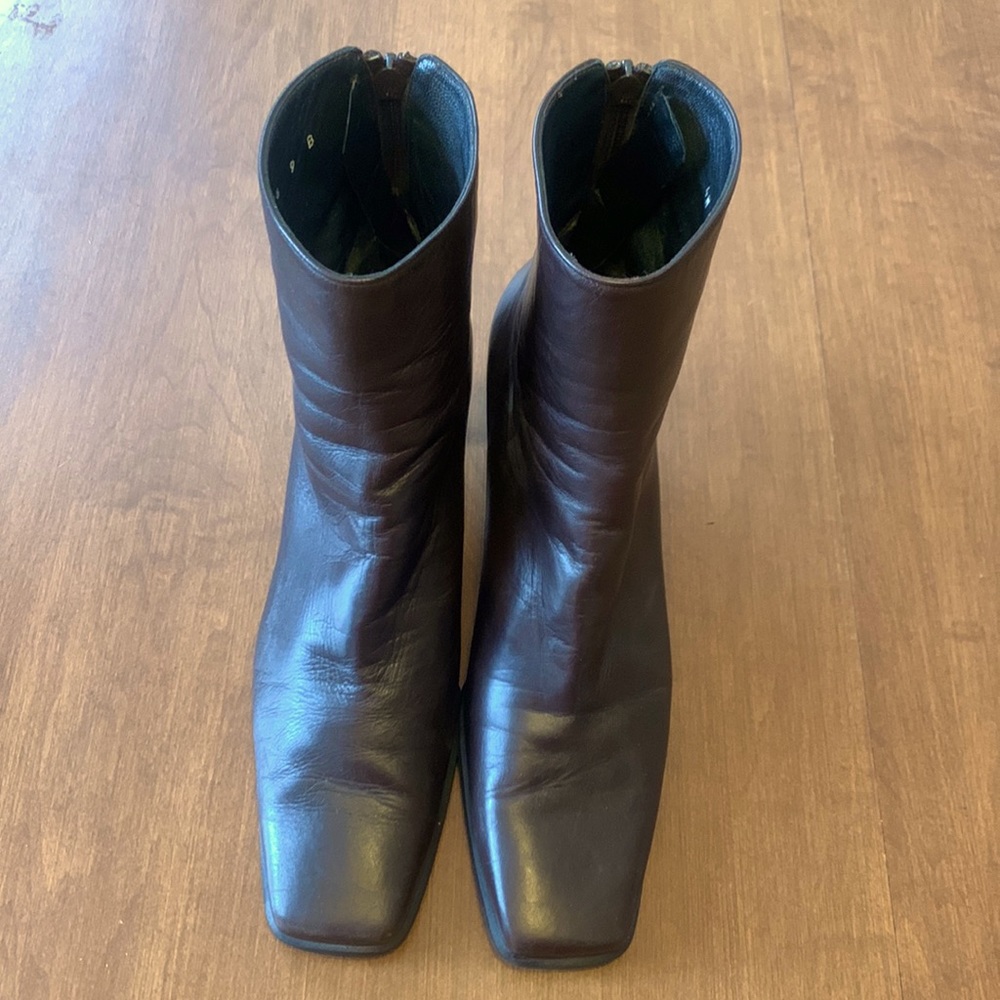 Stuart Weitzman boots! Size 9